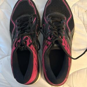 ASICS athletic shoes. 9 fluid ride